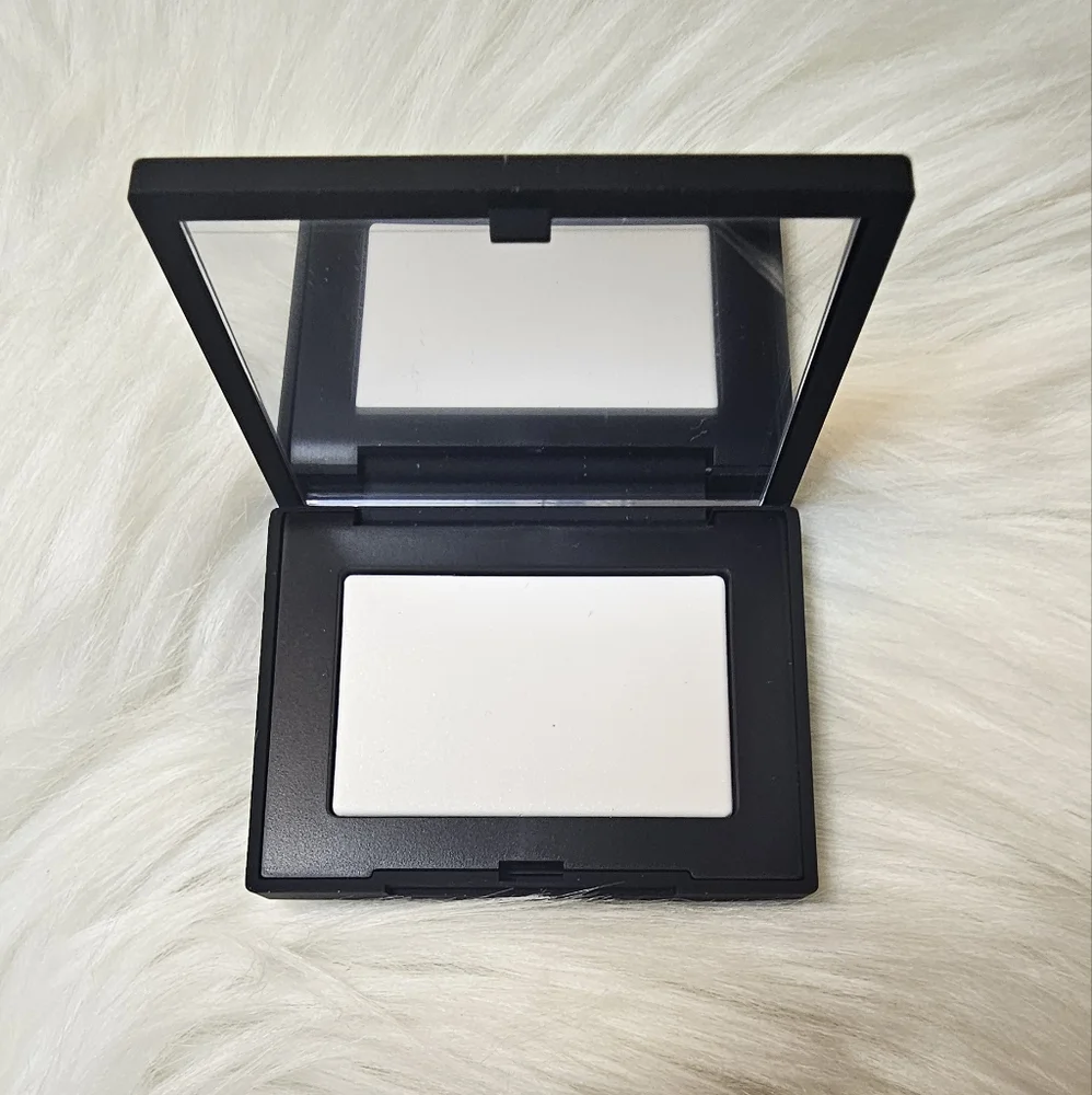 NARS Translucent Crystal Light-Reflecting Setting Powder-Pressed .10oz